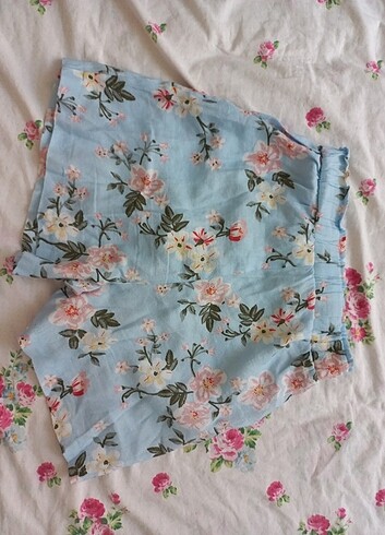 36 Beden Batik mavi pembe çiçekli şort