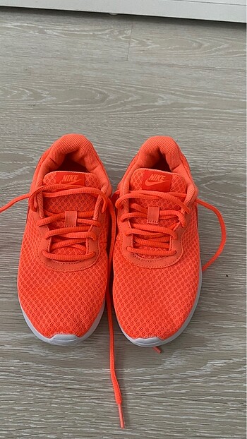37,5 Beden Nike Spor ayakkabı