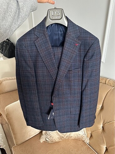 HİÇ GİYİLMEMİŞ ETİKETİ ÜZERİNDE D'S DAMAT TAKIM ELBİ