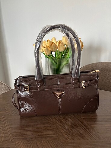 PRADA- ENAMEL TRİANGLE