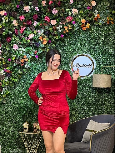 40 Beden kırmızı Renk Kare yaka mini kadife elbise
