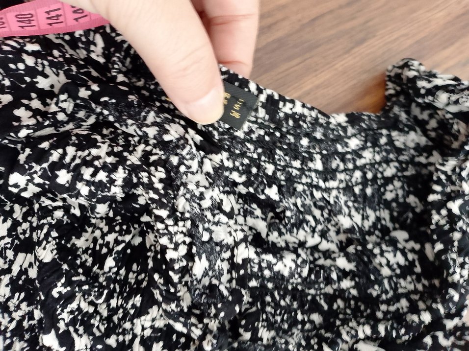 Uzun Kollu Siyah Çiçekli Salaş Elbise - Görsel 3