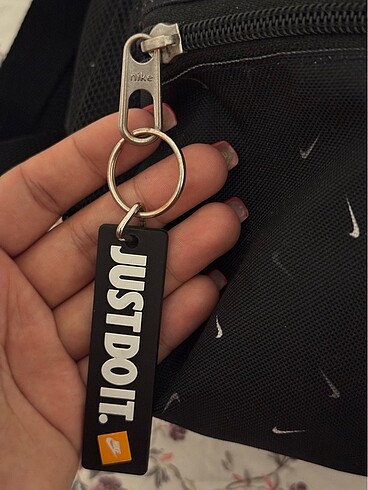 Beden Nike small çanta