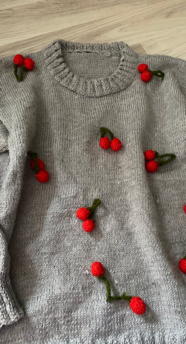 Gri Kiraz Nakışlı Triko Kadın Kazak - Görsel 3