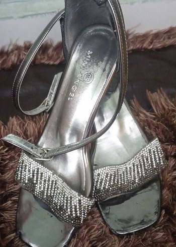 Gri Yılan Desenli Tokalı Topuklu Kadın Ayakkabı - Görsel 2