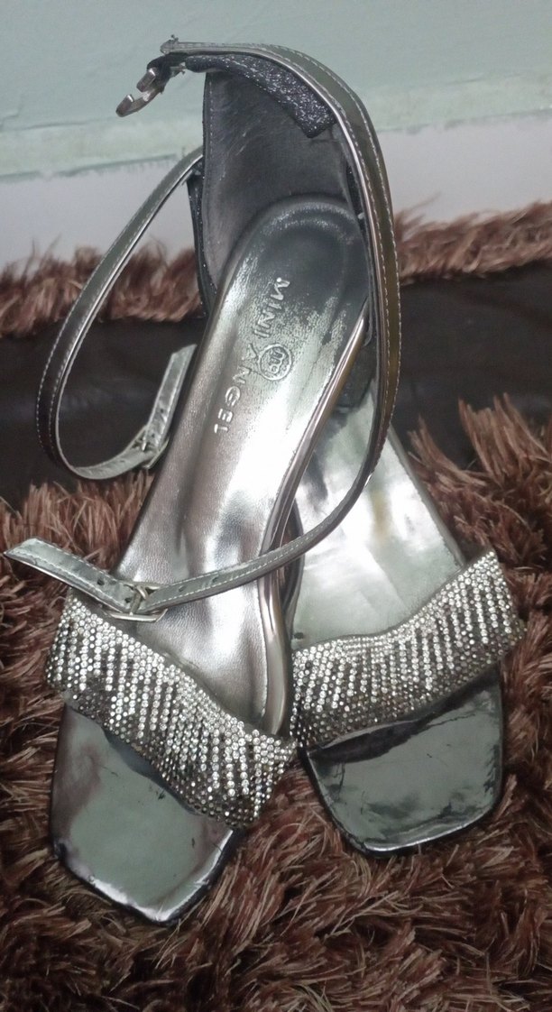 Gri Yılan Desenli Tokalı Topuklu Kadın Ayakkabı - Görsel 2