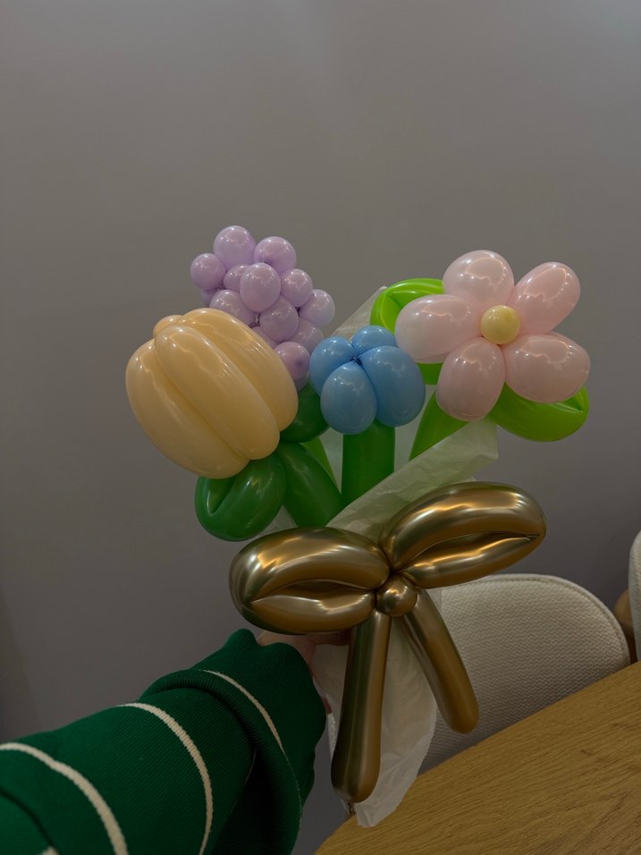 Çiçek ve Fiyonk Tasarımlı Çok Renkli buket - Görsel 2