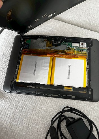 Gri Tablet ve Şarj Cihazı - Görsel 3