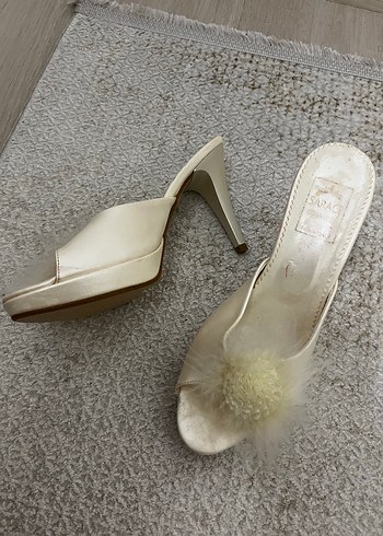 Beyaz Yüksek Topuklu Tüylü Kadın Terlik - Görsel 3