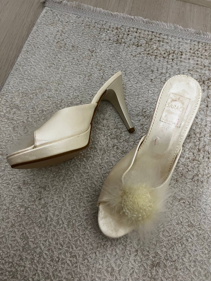 Beyaz Yüksek Topuklu Tüylü Kadın Terlik - Görsel 3