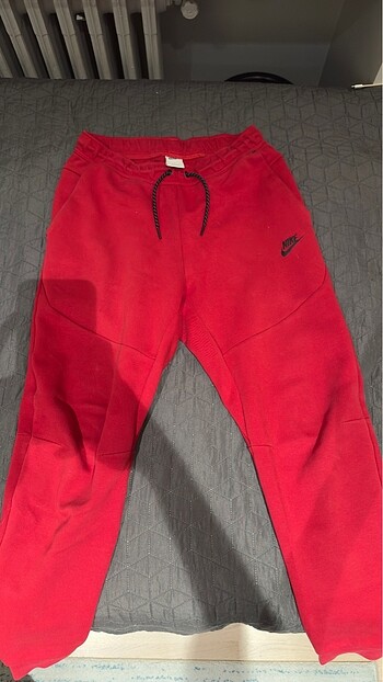 kırmızı nike tech fleece alt