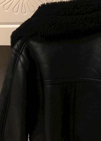 Pull and Bear Pull&bear siyah kürklü ceket
