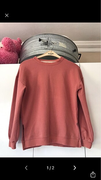 Sweatshirt