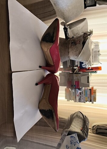 Kırmızı stiletto