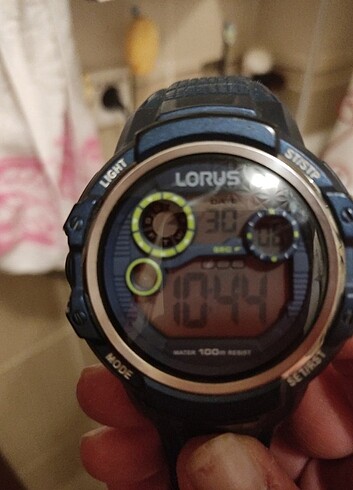 Lorus saat
