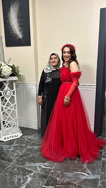 Kırmızı kına elbisesi
