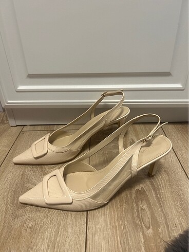 Toka detaylı stiletto