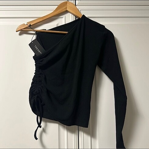 Siyah crop