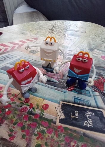 Nostqljik 3lu mc donalts karakterleri