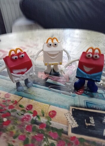 Nostqljik 3lu mc donalts karakterleri