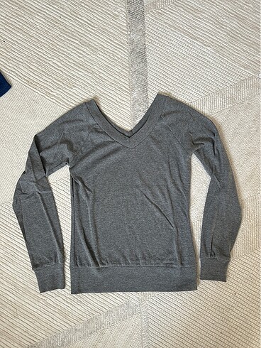 V yaka sweatshirt