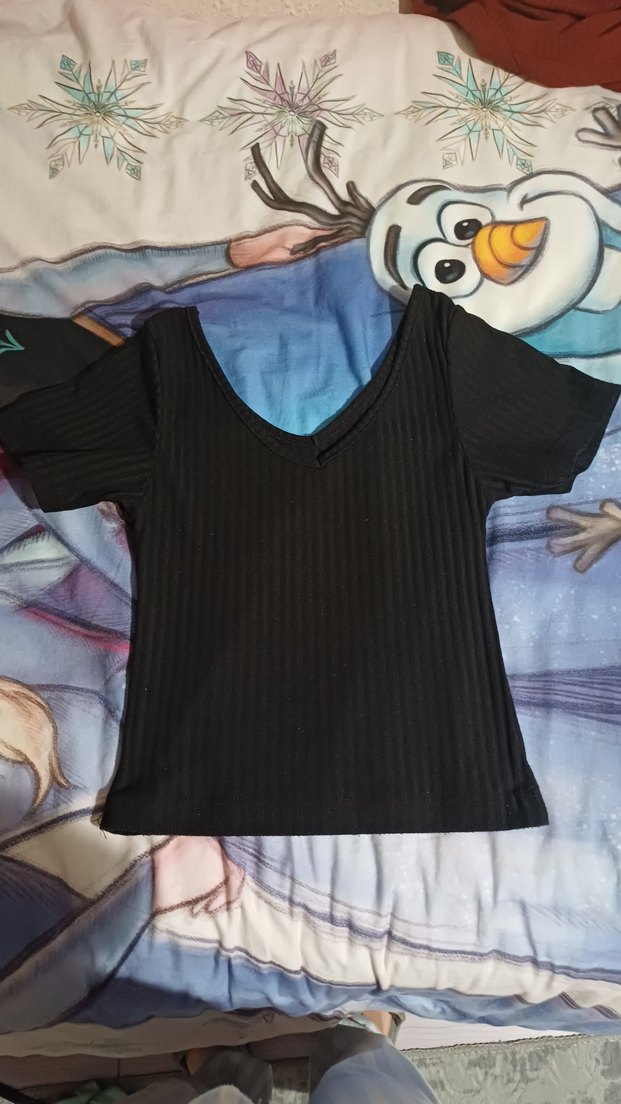 Düğmeli V Yakalı Siyah Crop Top - Görsel 2