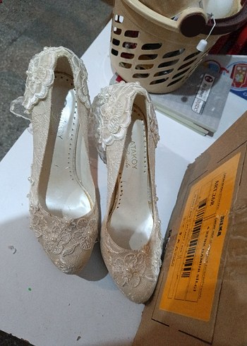 Dantel İşlemeli Beyaz Vintage Topuklu Gelin Ayakkabısı - Görsel 3