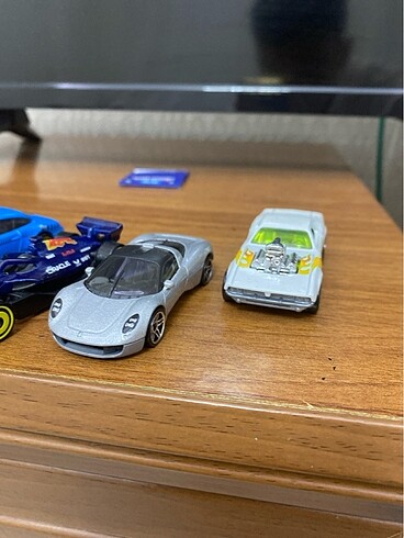 İkisi Hot wheels
