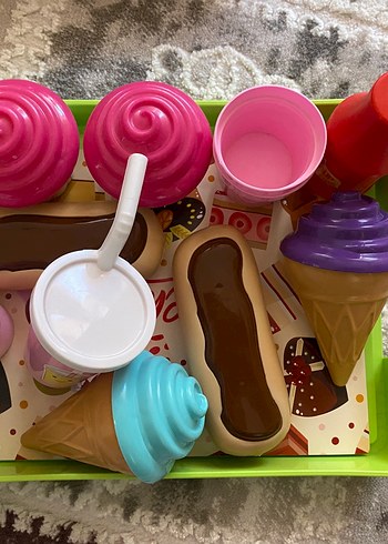 Pastel Renkli Oyuncak Tatlı Seti