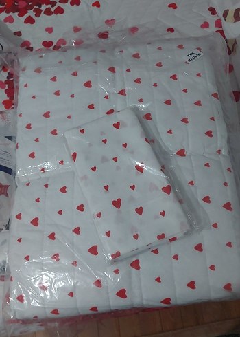 Kırmızı Kalp Desenli Beyaz Nevresim Takımı