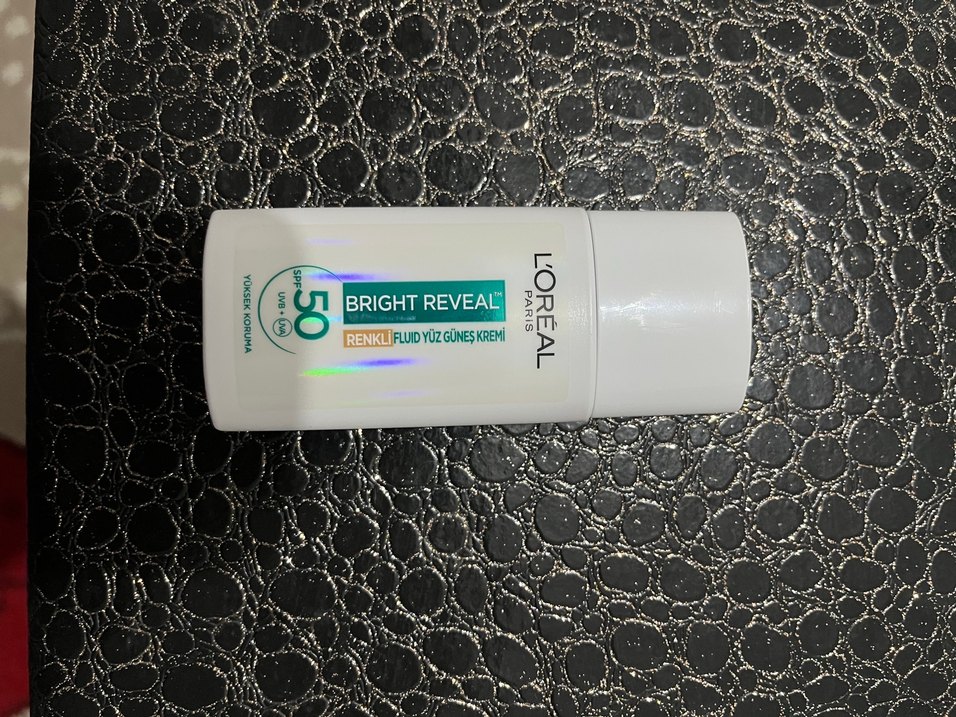 Loreal Paris Bright Reveal SPF 50 Renkli Güneş Kremi - Görsel 2