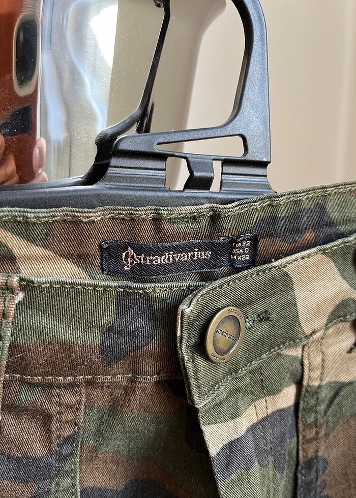 Stradivarius kamuflaj desenli şort - Görsel 2