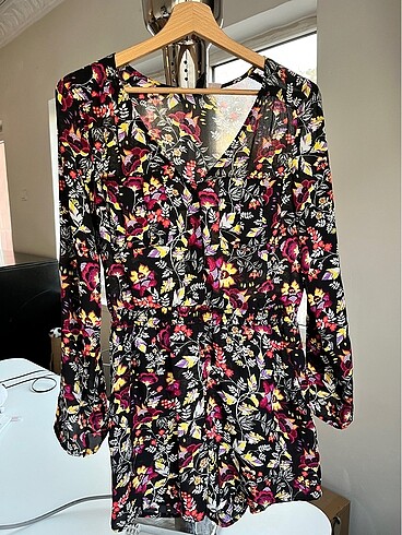 Çiçek desenli tulum - Görsel 5