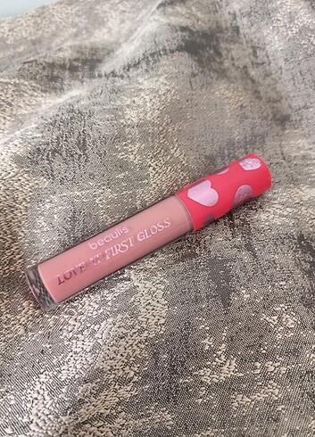 beaulis love at first gloss