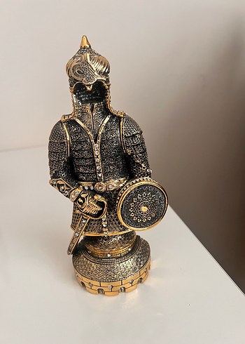 Altın ve Koyu Renkli Zırhlı Figürin - Görsel 2