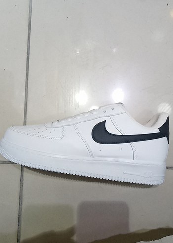 Beyaz Siyah Detaylı Erkek Spor Ayakkabı