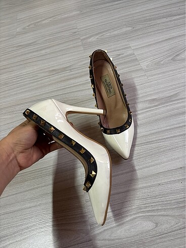 Valentino Stiletto