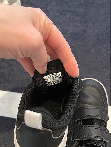 26 Beden siyah Renk Adidas Spor Ayakkabı