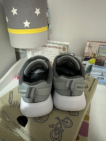 27 Beden Skechers Ayakkabı