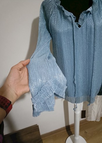 Mavi V Yaka Uzun Kollu Pilili Kadın Bluz - Görsel 2