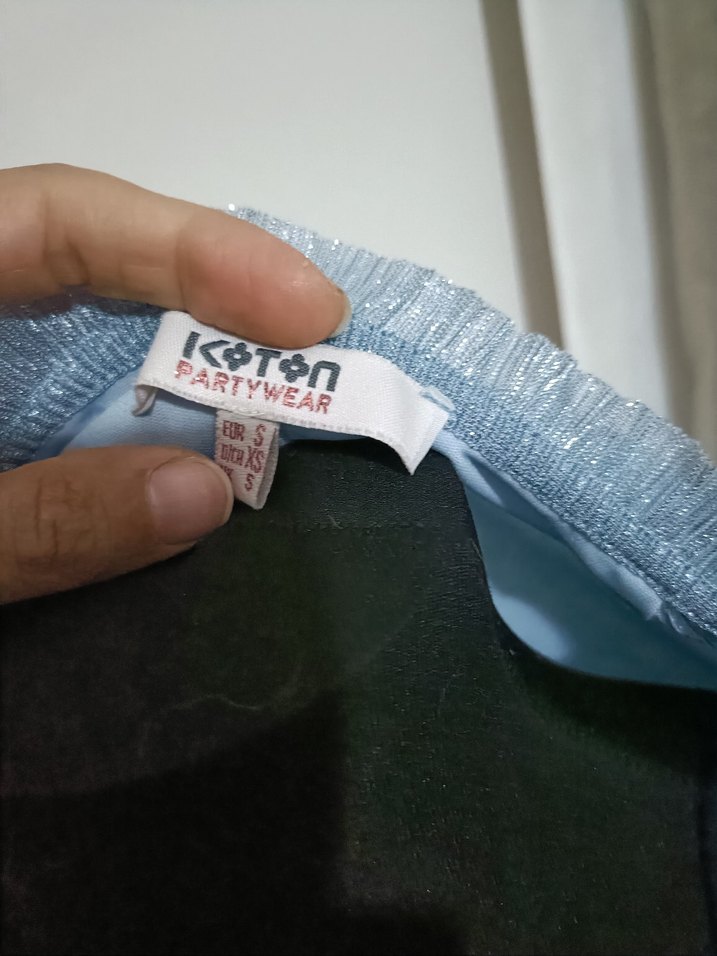 Mavi V Yaka Uzun Kollu Pilili Kadın Bluz - Görsel 4