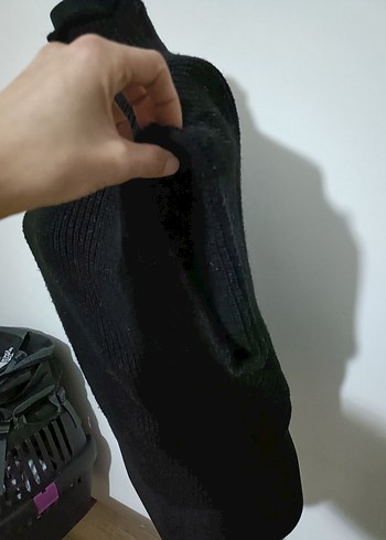 Siyah Yüksek Yakalı Örgü Kolsuz Kadın Kazak - Görsel 3