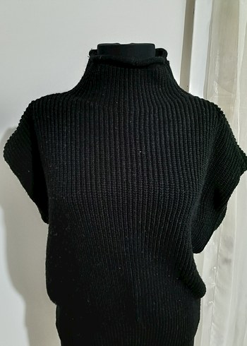 Siyah Yüksek Yakalı Örgü Kolsuz Kadın Kazak - Görsel 2