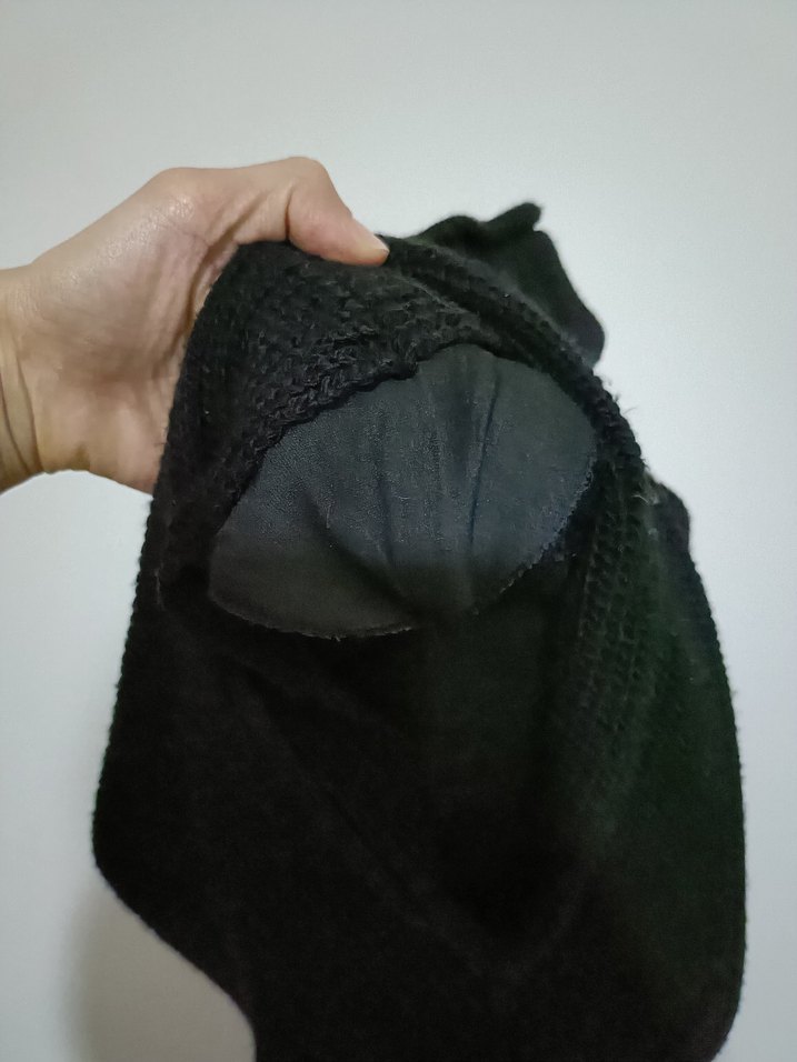 Siyah Yüksek Yakalı Örgü Kolsuz Kadın Kazak - Görsel 5