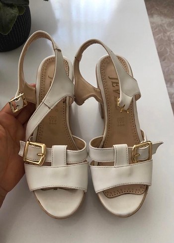 Zara Beyaz Deri Tokalı Kadın Topuklu Platform Ayakkabı