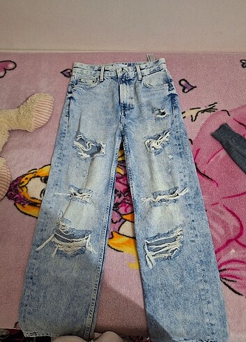 Bershka yırtık jean