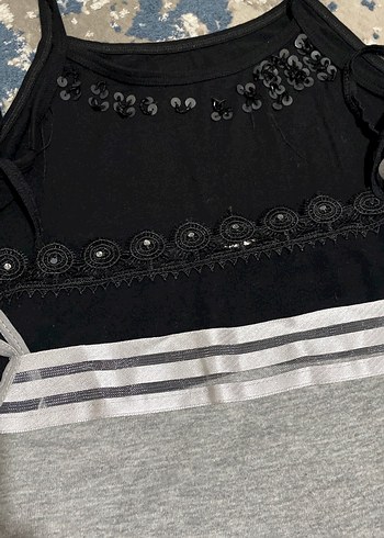 Gri Nakışlı Kısa Askılı Crop Top atlet - Görsel 3