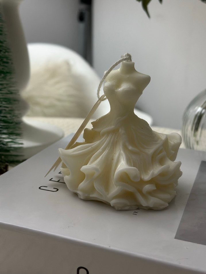 Beyaz Elbise Şeklinde Dekoratif Mum %100 soyawax - Görsel 2