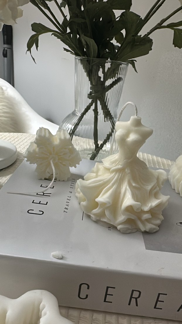 Beyaz Elbise Şeklinde Dekoratif Mum %100 soyawax - Görsel 3