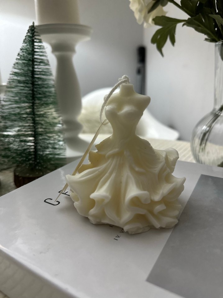 Beyaz Elbise Şeklinde Dekoratif Mum %100 soyawax - Görsel 4
